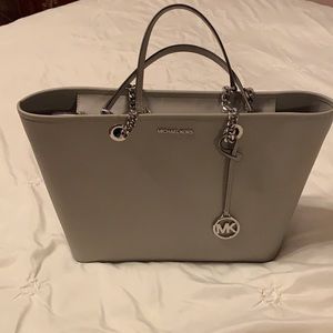 Great condition Michael Kors bag.